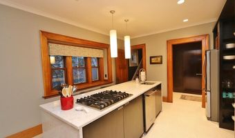 15 McKinley St, Bangor, ME 04401