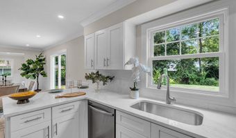 8 Imperia Pl, Aberdeen, NJ 07747