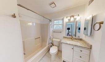 2221 S Huron Pkwy 4, Ann Arbor, MI 48104