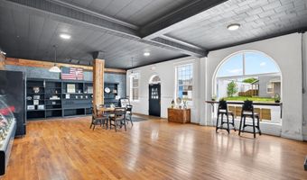 33 W Olive St, Aurora, MO 65605