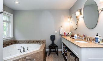 20 Babbidge Rd, Falmouth, ME 04105