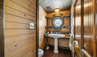 584 Apple Dr, Akron, OH 44319