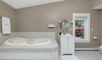 110 Spofford Ave, Warwick, RI 02888