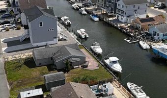 210 Fernwood Dr, Bayville, NJ 08721