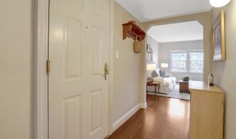 1251 E ABINGDON Dr #1121, Alexandria, VA 22314