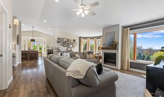 8409 Sunset Cir, Brandon, SD 57005