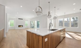 7026 RENITA Ln, Bethesda, MD 20817