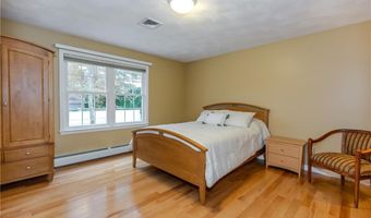 11 Raven Cir, Cranston, RI 02921