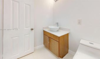20100 W Country Club Dr 801, Aventura, FL 33180