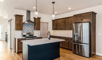 785 Clover Hill Dr, North Liberty, IA 52317