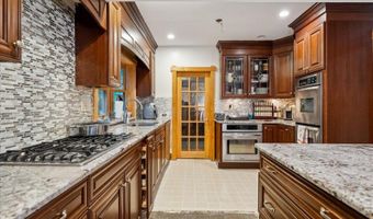 71 Main St, Bayonne, NJ 07035