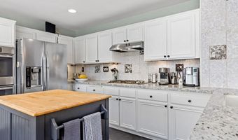 301 Arlington Dr, Oceanside, CA 92057