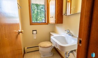 207 S 11th St, Beresford, SD 57004