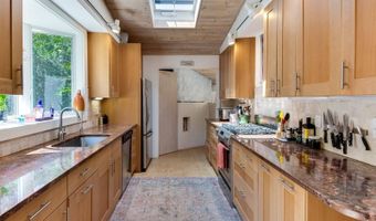 320 Shore Rd, Amagansett, NY 11930