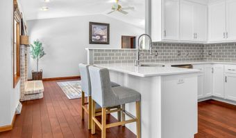 N9168 Cherry Meadow Dr, Appleton, WI 54915