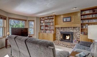 624 S KELLER PARK Dr, Appleton, WI 54914