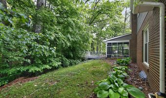 6 DONNA Dr, Bear, DE 19701