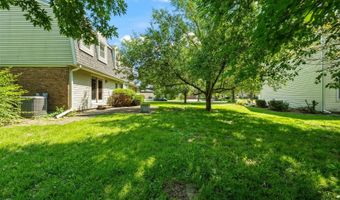 2218 N Williamsburg St, Arlington Heights, IL 60004