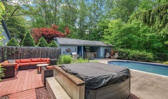 24 Lincoln Dr, North Smithfield, RI 02896
