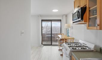 1581 N COLONIAL Ter 201-X, Arlington, VA 22209