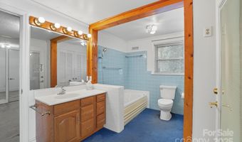 955 Hickory Nut St, Charlotte, NC 28205