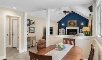 91 Woodridge Dr, North Kingstown, RI 02874