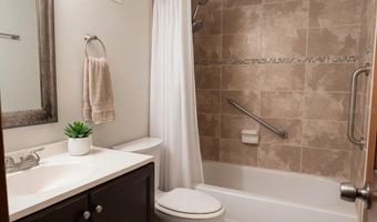 918 LAKE DESTINY Rd A, Altamonte Springs, FL 32714