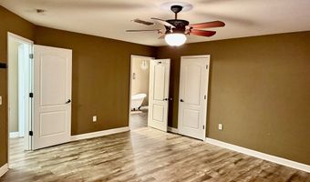 57 Brandon St, Baxley, GA 31513