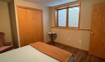 1205 26th St SW, Austin, MN 55912