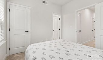 300 Twinflower Ln, Charlotte, NC 28205
