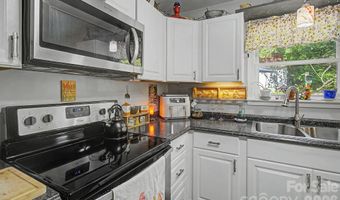 102 Wicklow Dr, Asheville, NC 28806