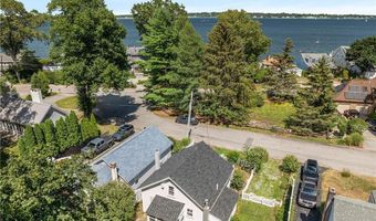 69 Overlook Dr, Warwick, RI 02818