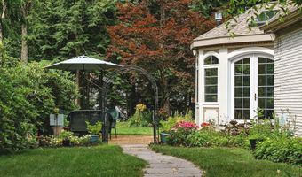 35 Shaw Dr, Bedford, NH 03110