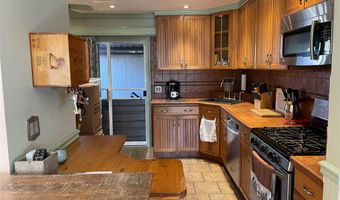 32 Park Ave 6, Amityville, NY 11701