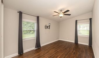 250 Sunset Dr, Ballwin, MO 63011