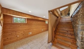 1052 Lakeside Dr E, Alloway, NJ 07422
