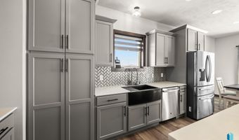 1625 W River Bend St, Brandon, SD 57005