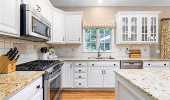 11 Prides Crossing Ln, North Kingstown, RI 02874