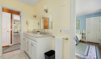 39 Highland Ave, Narragansett, RI 02882