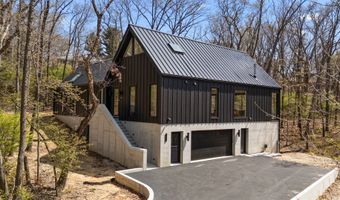 111 E Neptune Ave, Beverly Shores, IN 46301