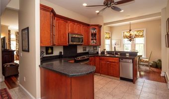 8 Cottage St 2, Newport, RI 02840