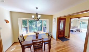 925 7TH St, Brookings, OR 97415