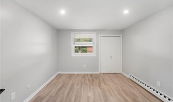 47 Kingsland Ct 6A, Charlestown, RI 02813