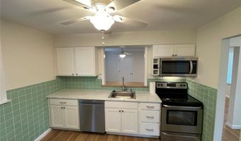 433 Essen Ln, Ballwin, MO 63021