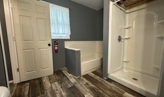 3250 E Douglas Ave, Des Moines, IA 50317