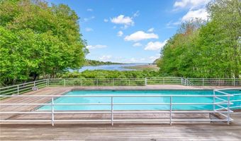 275 Boston Neck Rd, Narragansett, RI 02882