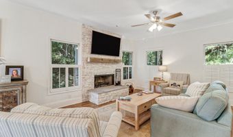 8 Dolphin Point Dr, Beaufort, SC 29907