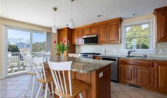 450 E Beach Rd, Charlestown, RI 02813