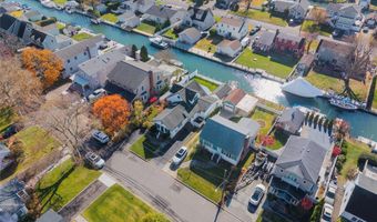 38 Bayside Pl, Amityville, NY 11701