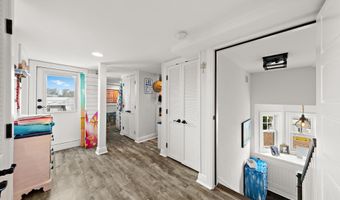 222 7TH St, Beach Haven, NJ 08008